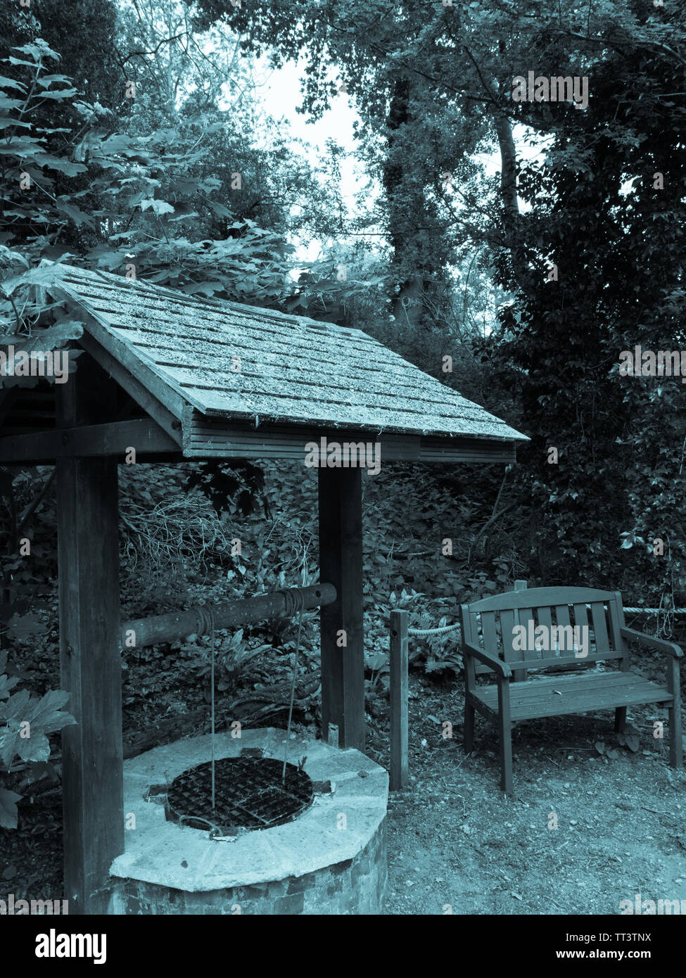 Well and Seat, Withymead Nature Reserve, Oxfordshire, England, UK, GB. Stock Photo