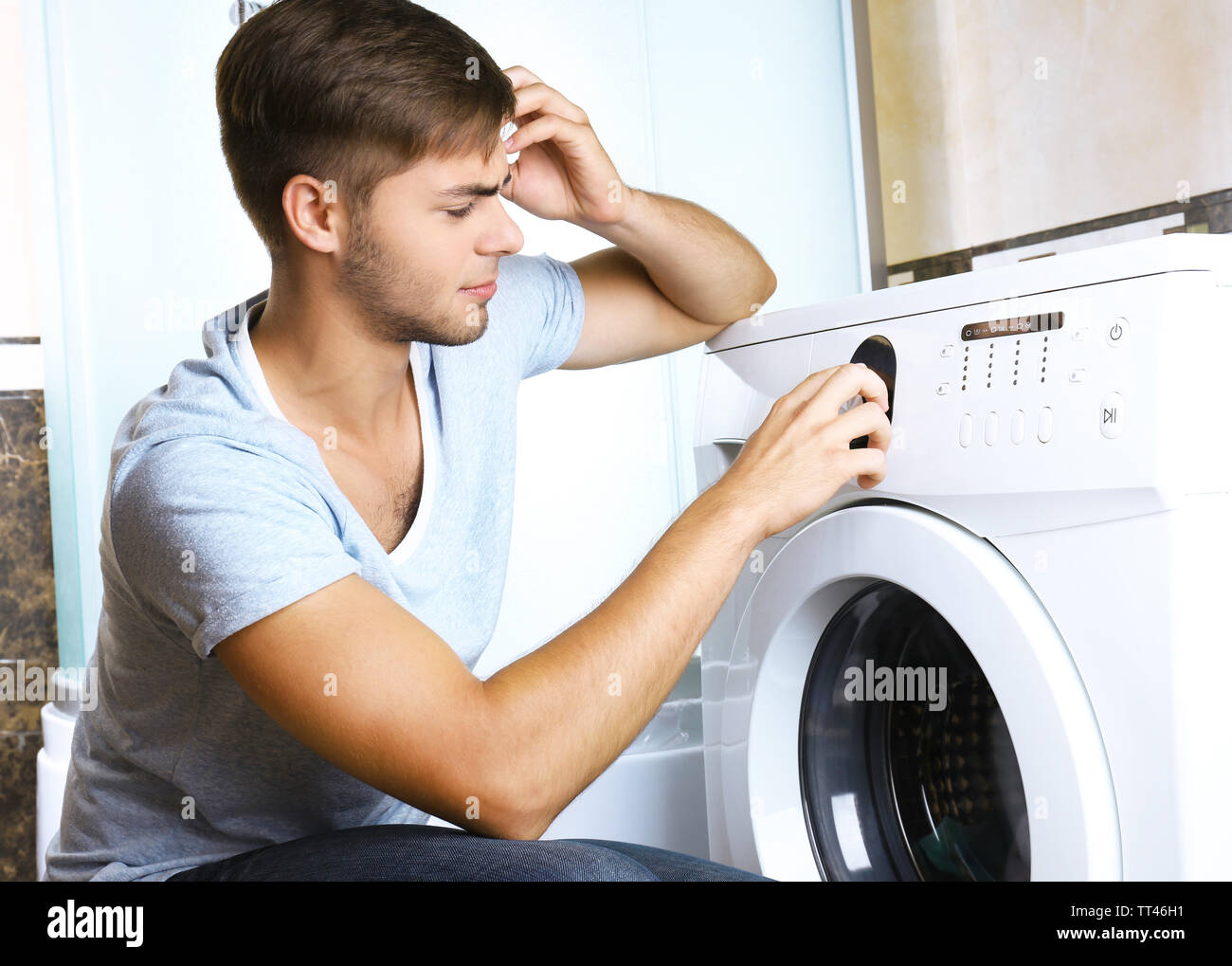 Огромная стиральная машина. Ремонт стиральных машин фото. Стиральная машина без шума марки. Шумная стиральная машина. Причины шума стиральной машины.