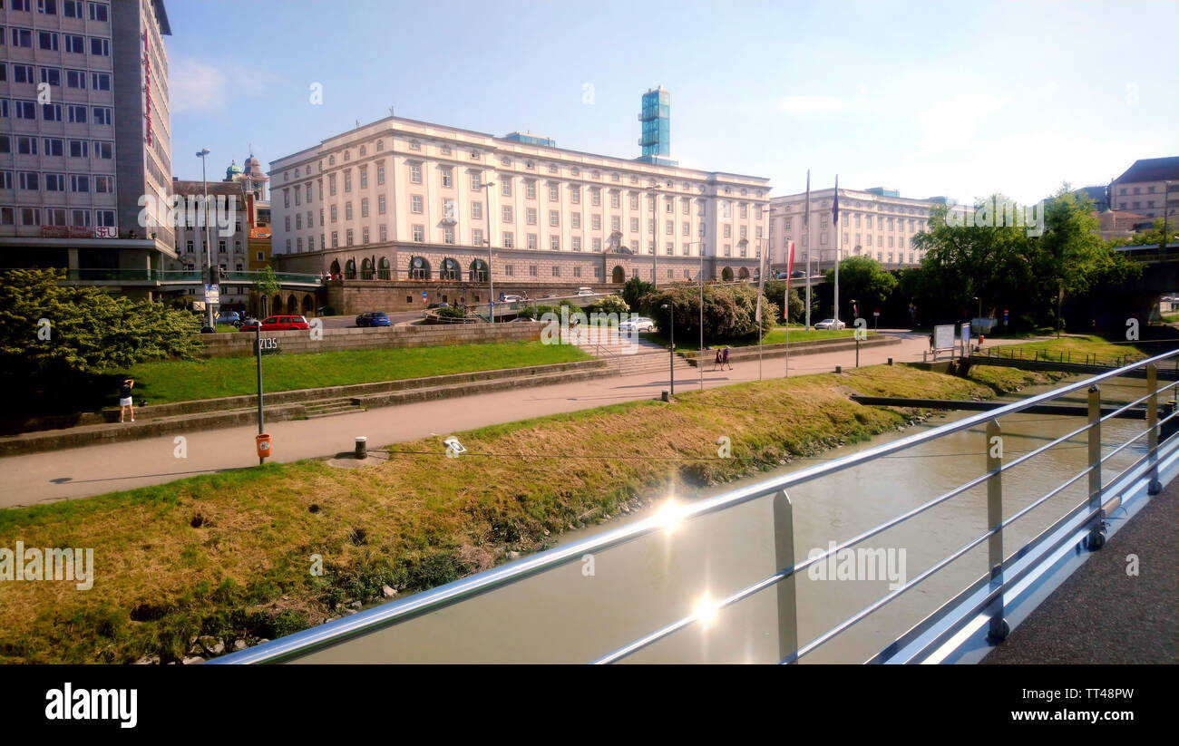 Riverfront promenade hi-res stock photography and images - Alamy