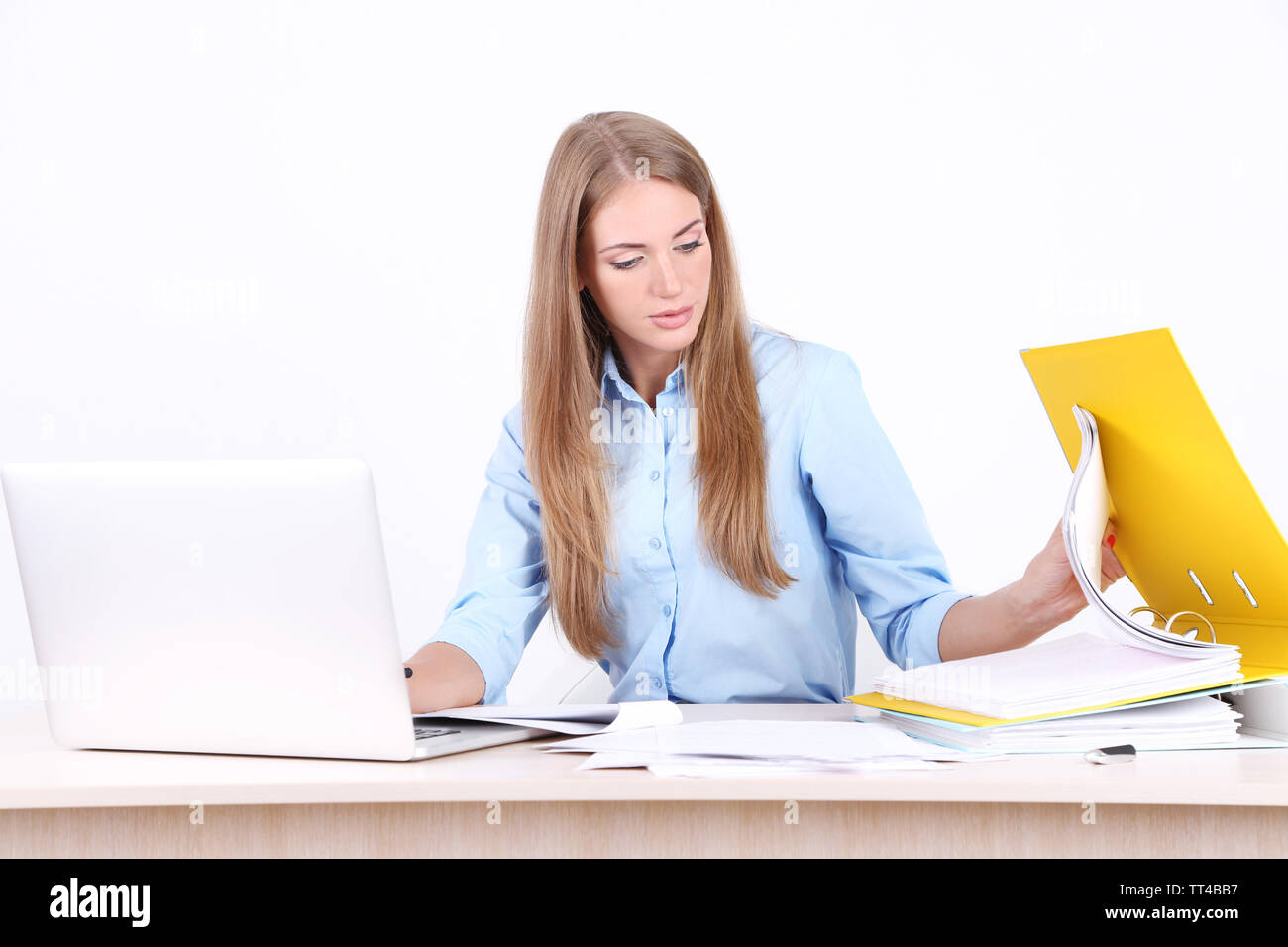 не уходи мем. девушка в государственной работы. дальше дороги нет. учти дальше. дальше дороги нет.