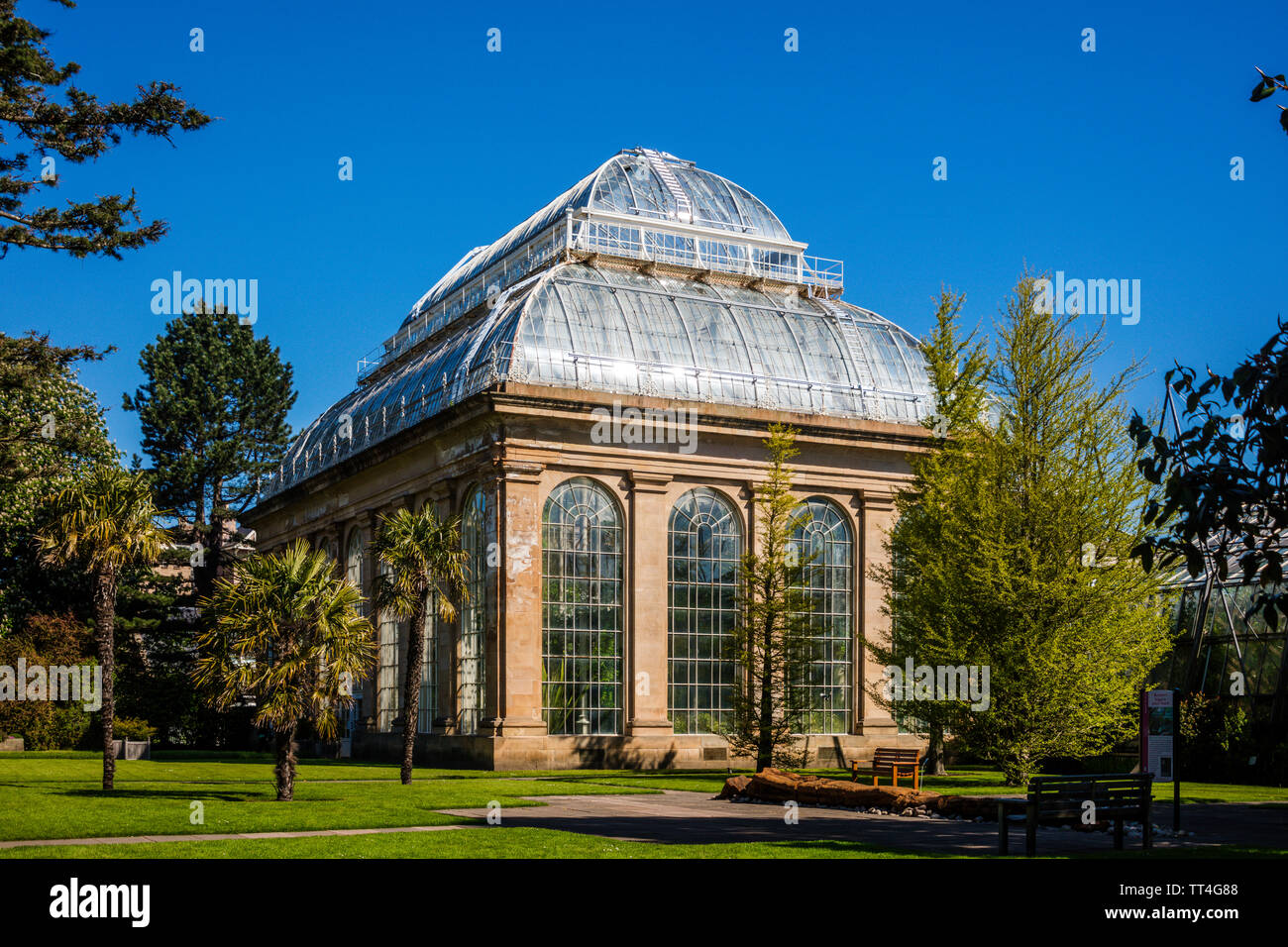 Fossil Courtyard and the Temperate Palm House at the Royal Botanic Garden, Edinburgh, Scotland. Stock Photo