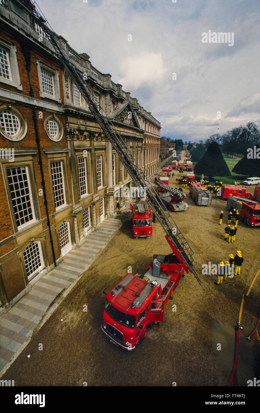 Hampton court fire hires stock photography and images Alamy