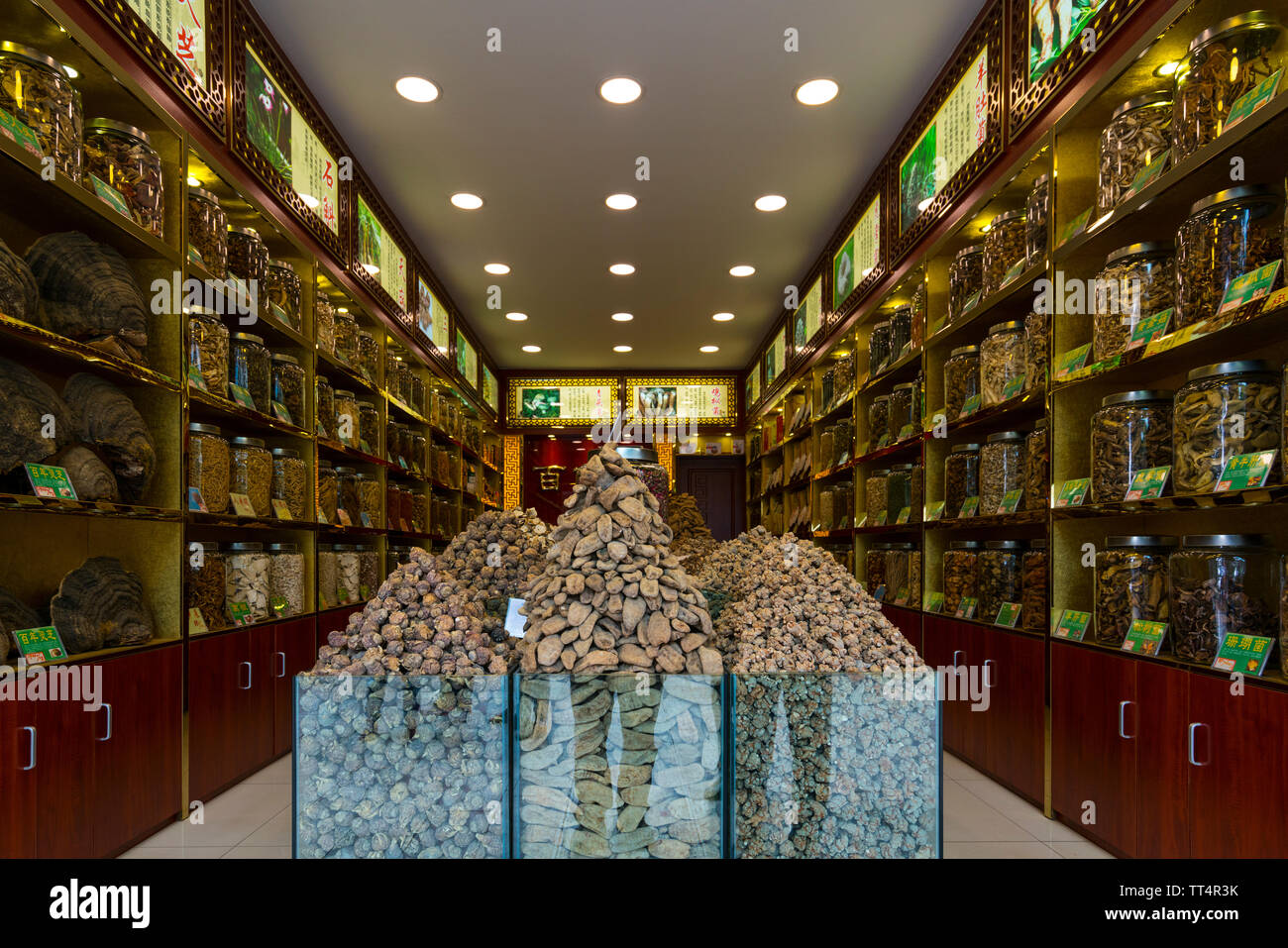 Chinese traditional medicine store, Kunming, Yunnan, China, Asia Stock