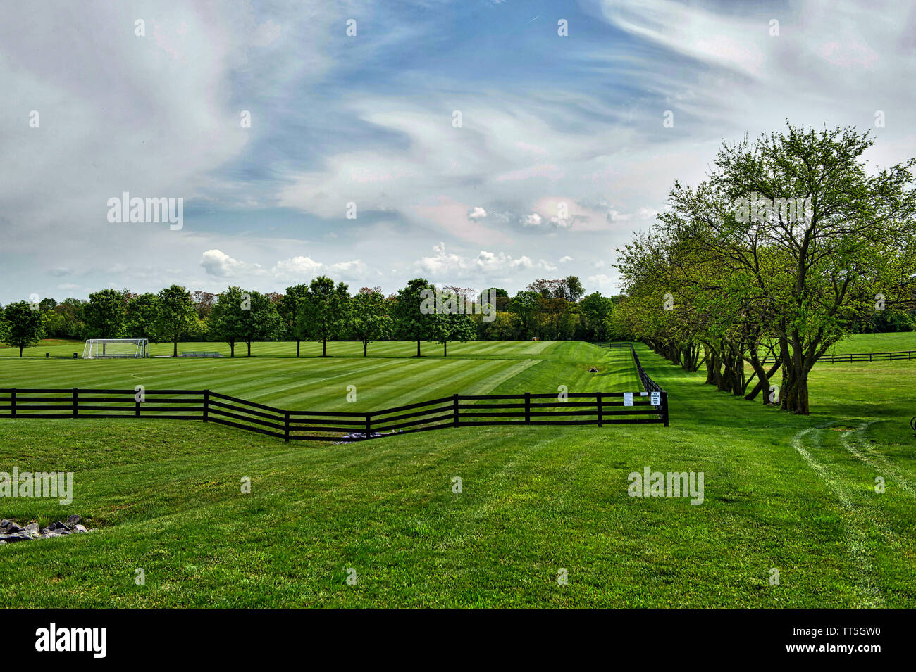 Ida lee park recreation center is a full service recreation faci hires