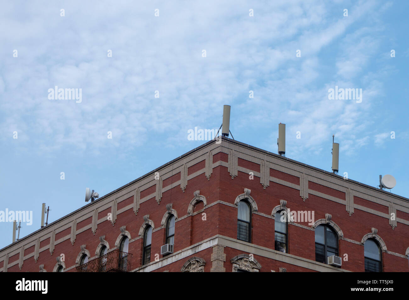 Cellular rooftop tower antenna new york city manhattan Stock Photo Alamy