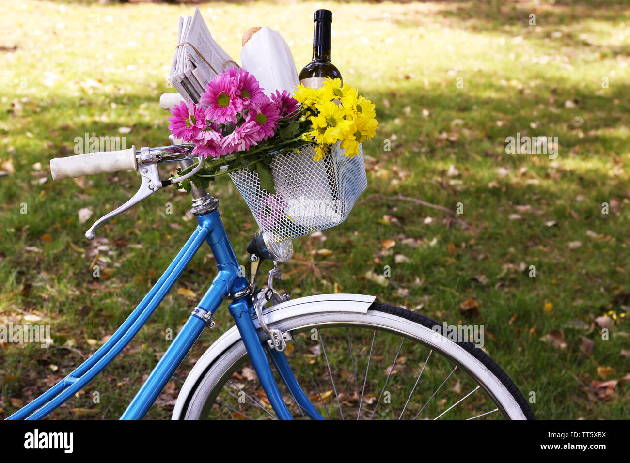 Bicycle wine black white hires stock photography and images Alamy