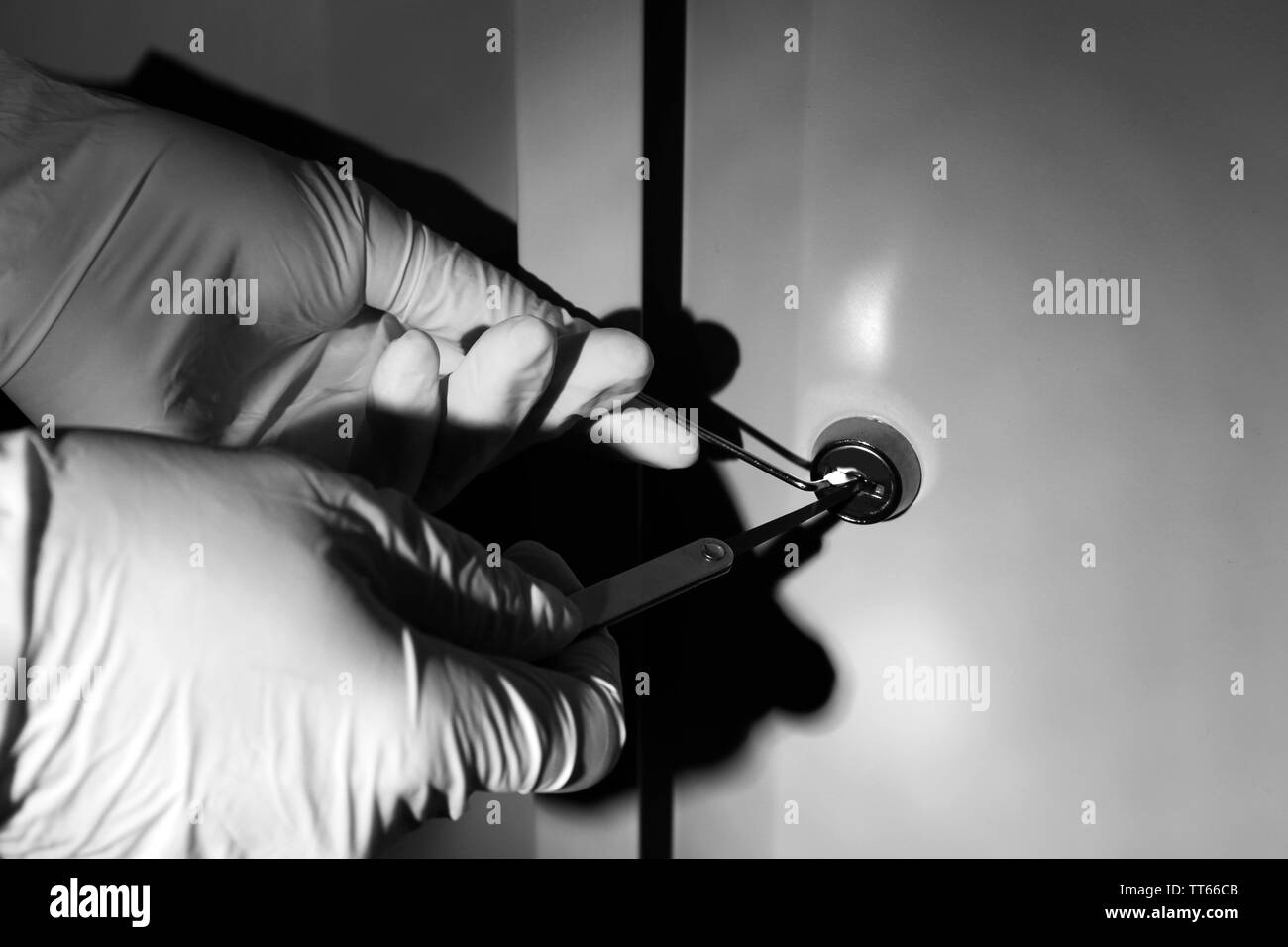 Take a lock. Take a lock. Как научиться очень хорошо лазить. Вскрытие замков пластиковых окон. Take a lock.