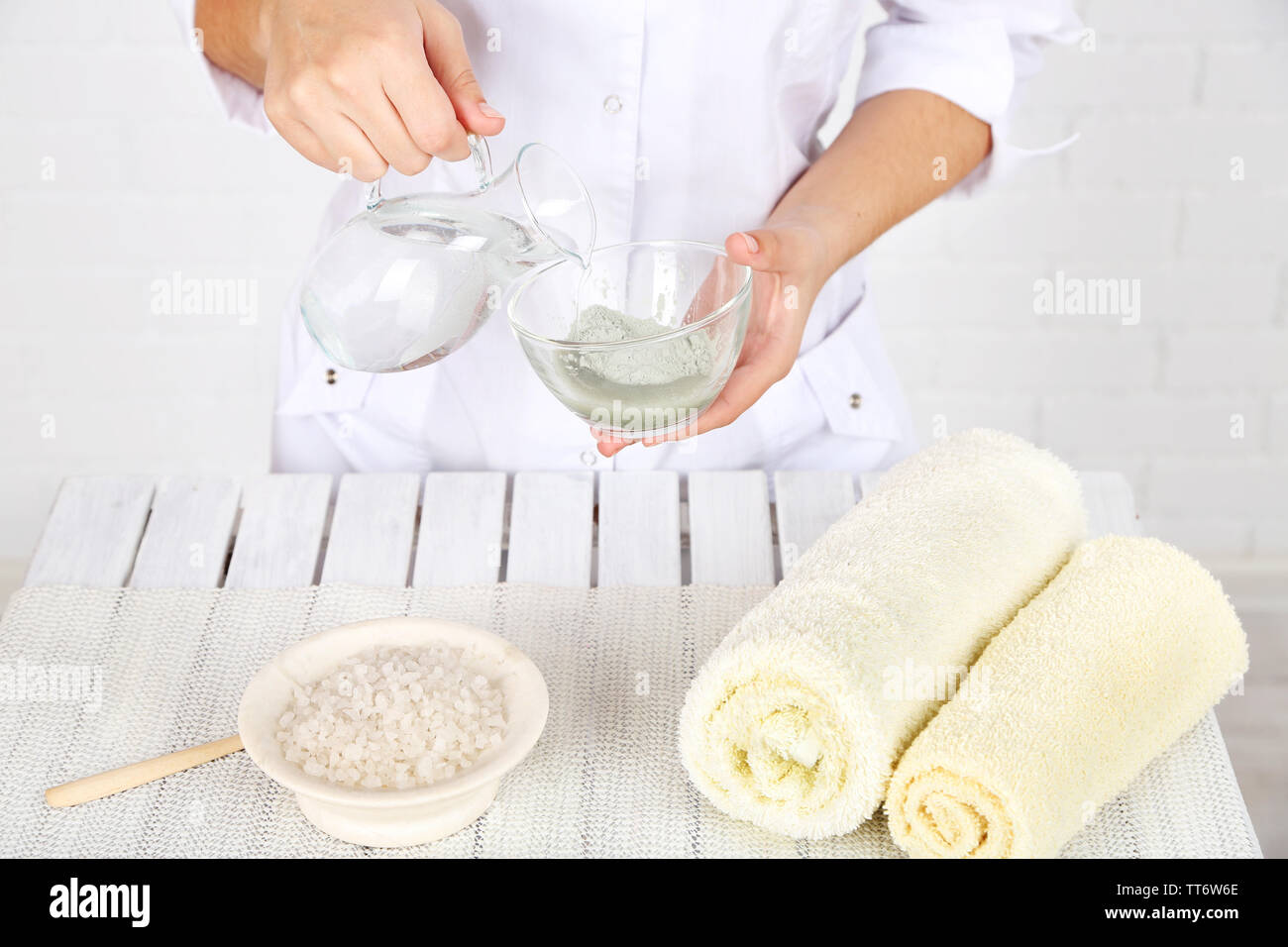 Beautician makes mask woman hi-res stock photography and images - Alamy