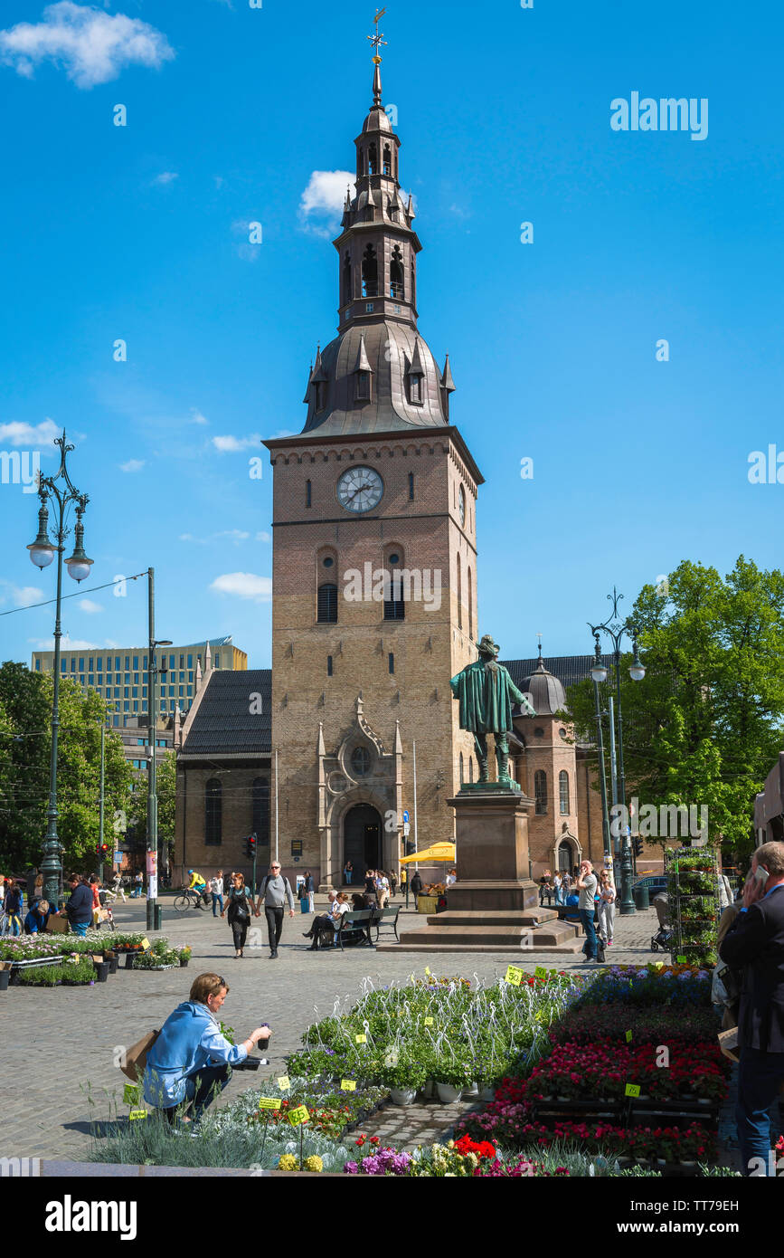 Oslo Cathedral, view of the tower of the Oslo Domkirke (cathedral) with the  Stortorvet flower market in the foreground, Norway Stock Photo - Alamy