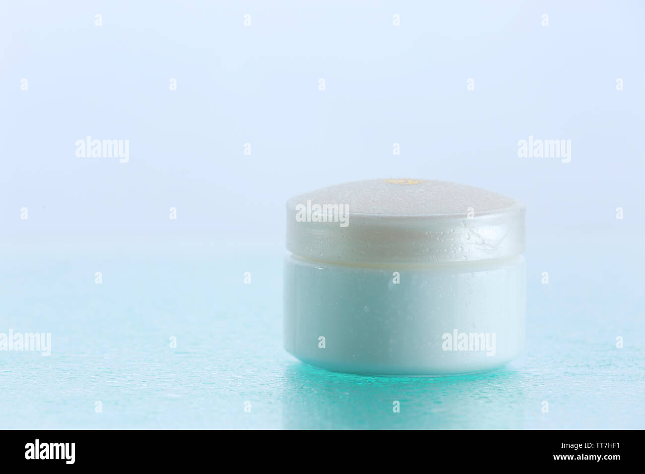 Cosmetic cream on blue background with water drops Stock Photo - Alamy