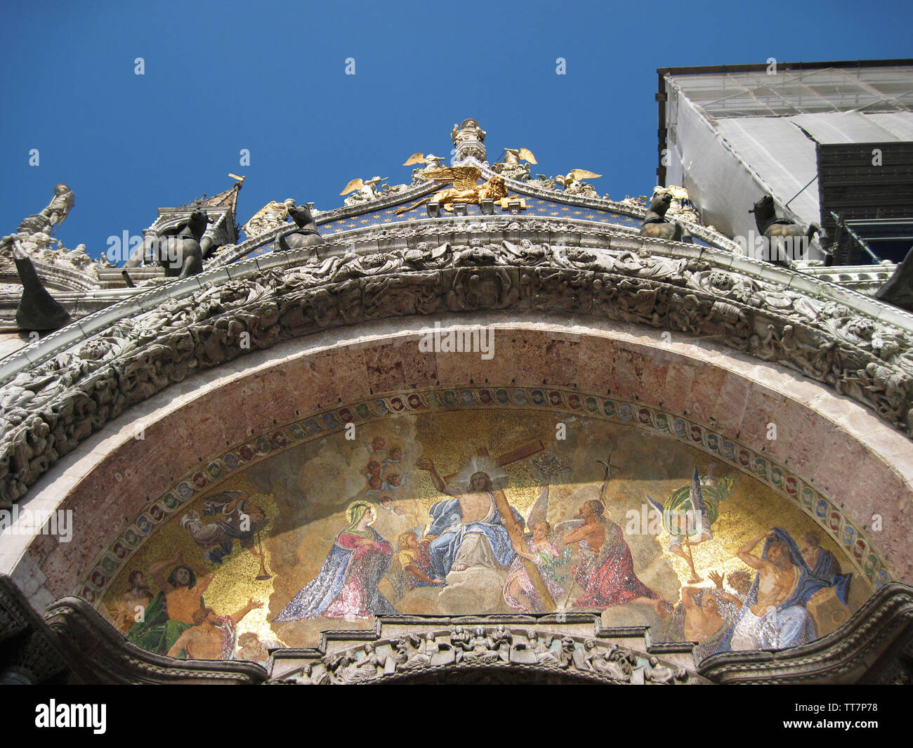 EXTERIOR OF SAINT PETER S BASILICA WITH MOSAICS AND GOLD LEAF PAINTINGS   Exterior Of Saint Peters Basilica With Mosaics And Gold Leaf Paintings Venice Italy TT7P78 