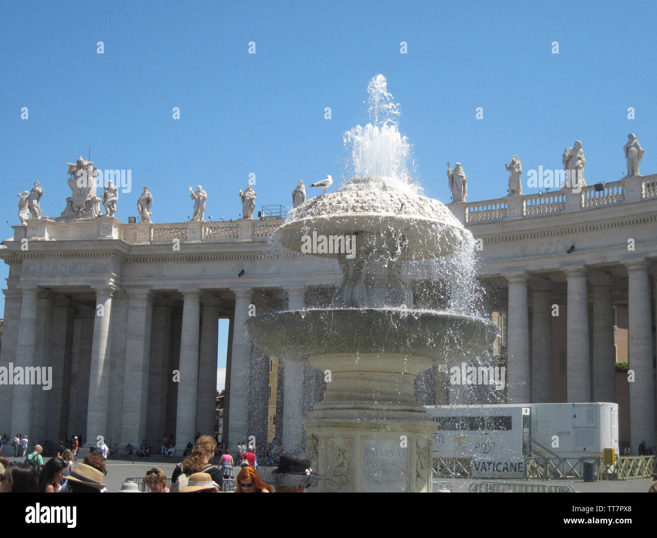 A WATER FOUNTAIN IN SAINT MARKS SQUARE, ROME, ITALY Stock Photo Alamy