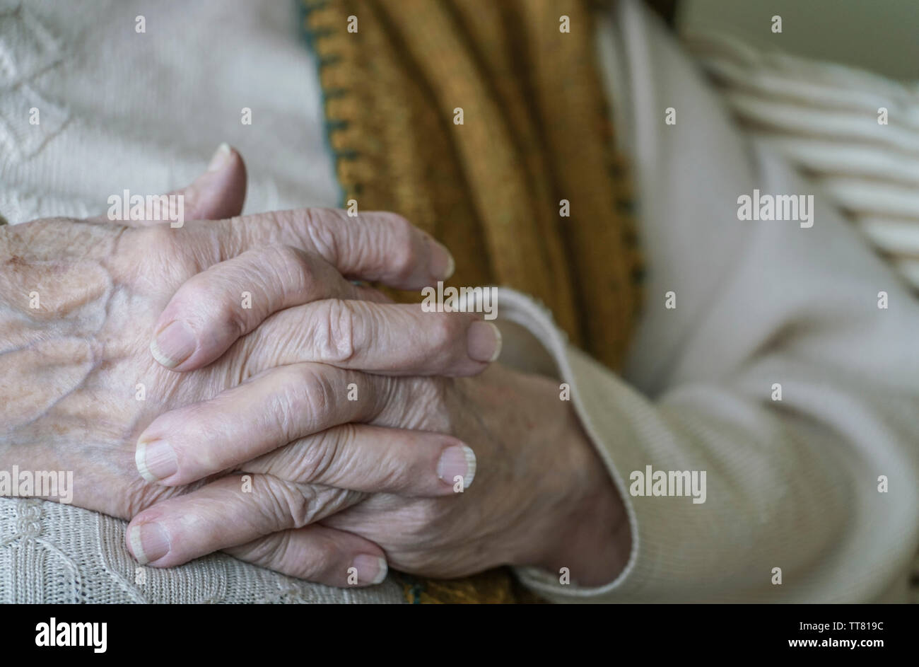 Closeup wrinkled hands of a senior person Stock Photo - Alamy