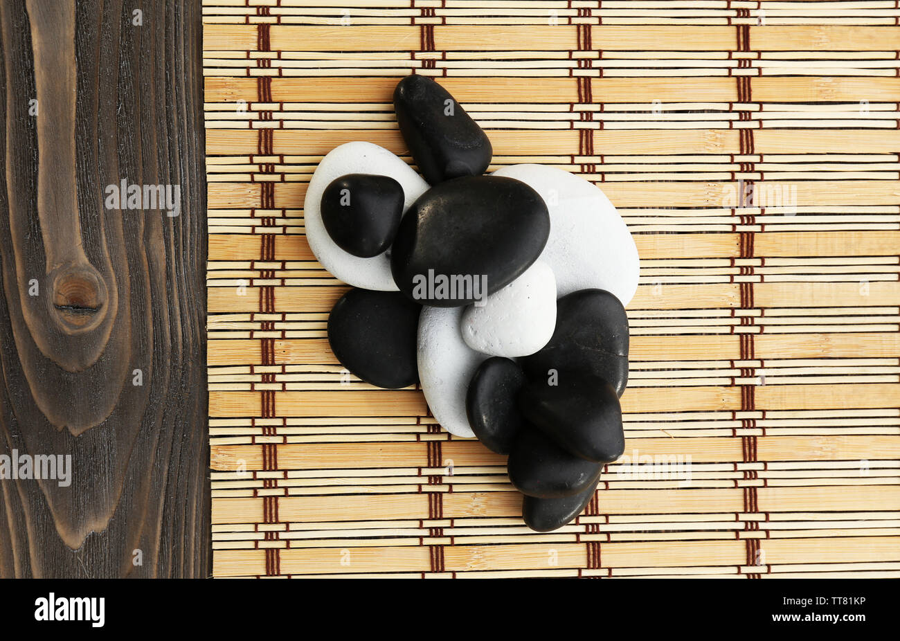Spa stones on bamboo mat Stock Photo - Alamy