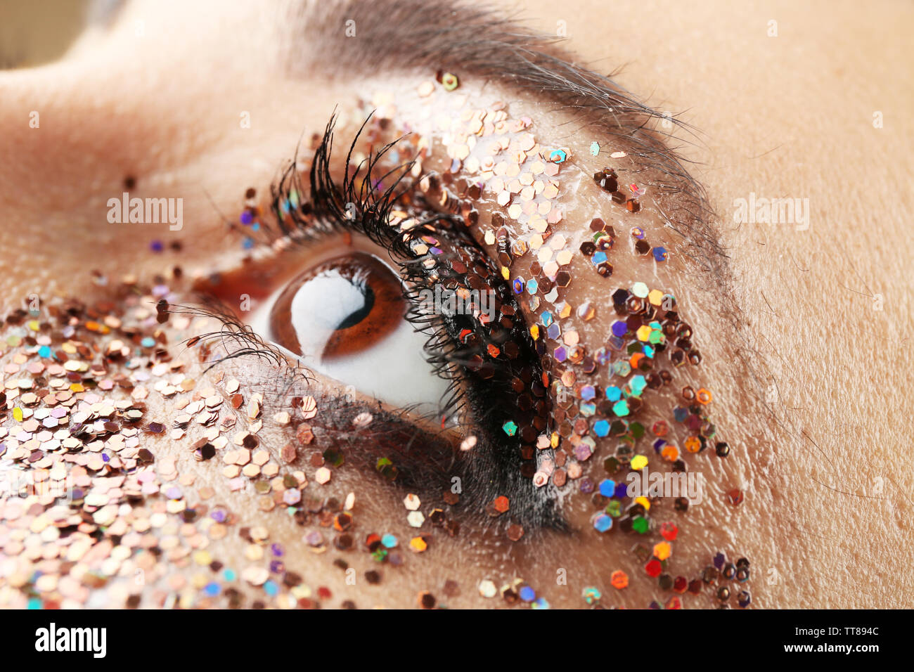Glitter eyeshadow hi-res stock photography and images - Alamy