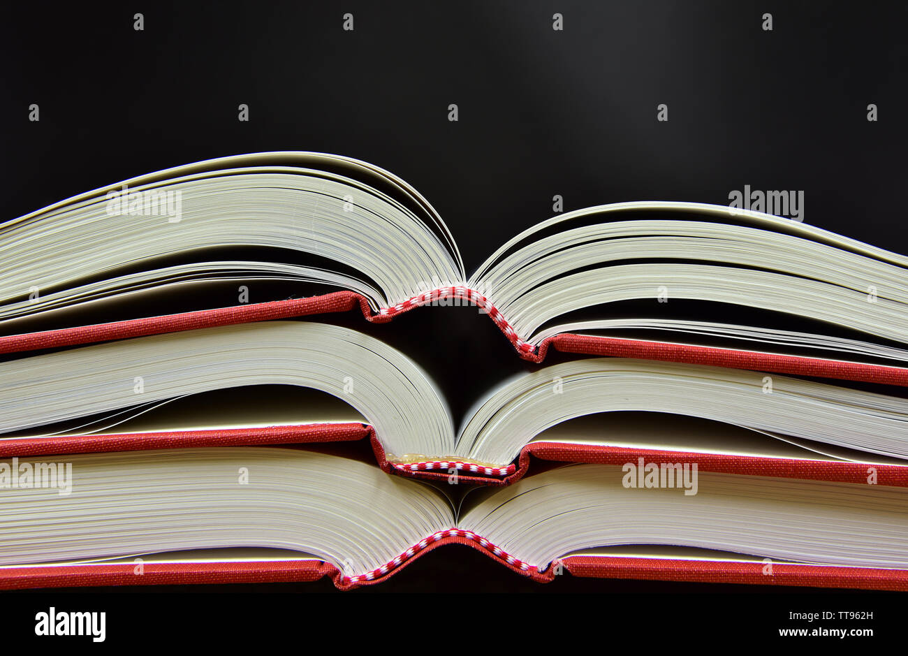 Book pages wallpaper hi-res stock photography and images - Alamy