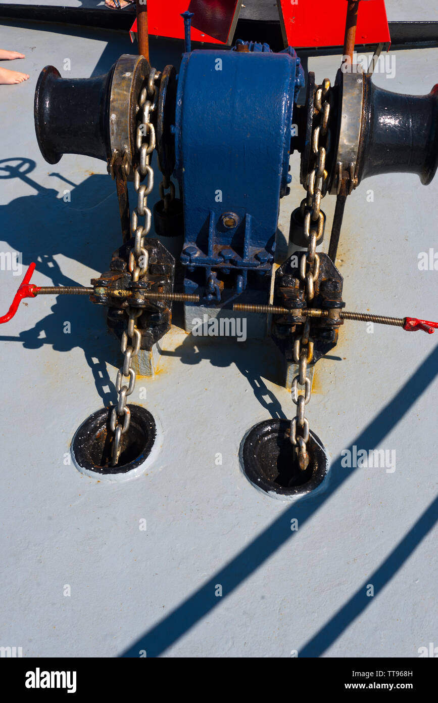Anchor windlass hires stock photography and images Alamy