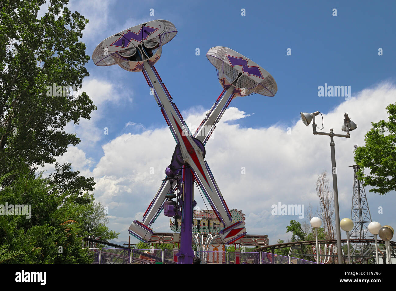 Pendulum Ride Hi res Stock Photography And Images Alamy