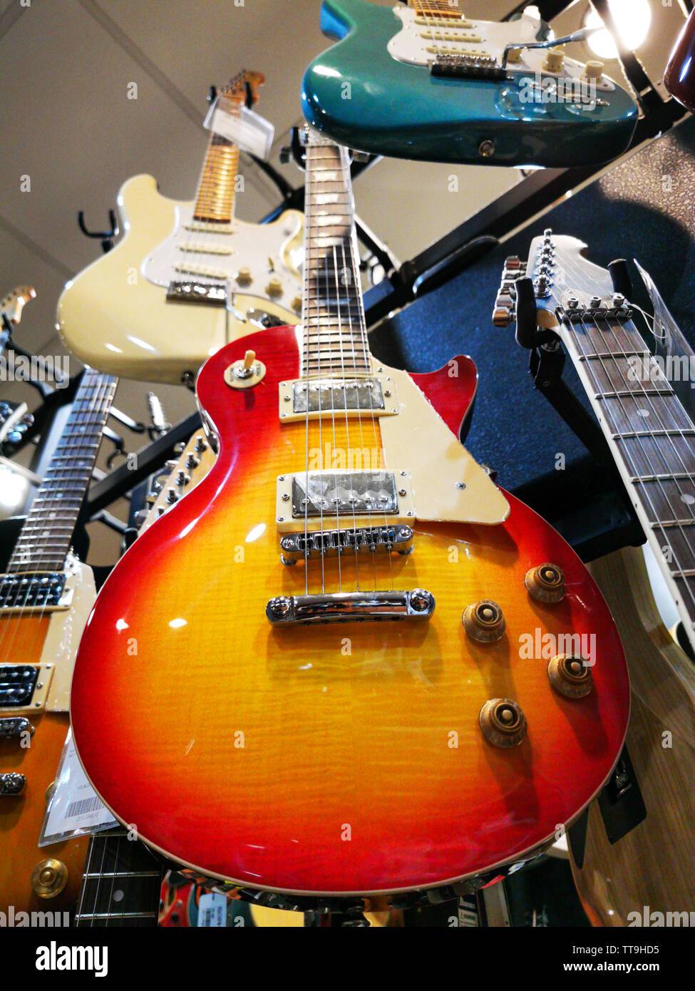 les paul gibson on the shelf at music store ready to rock and roll Stock  Photo - Alamy