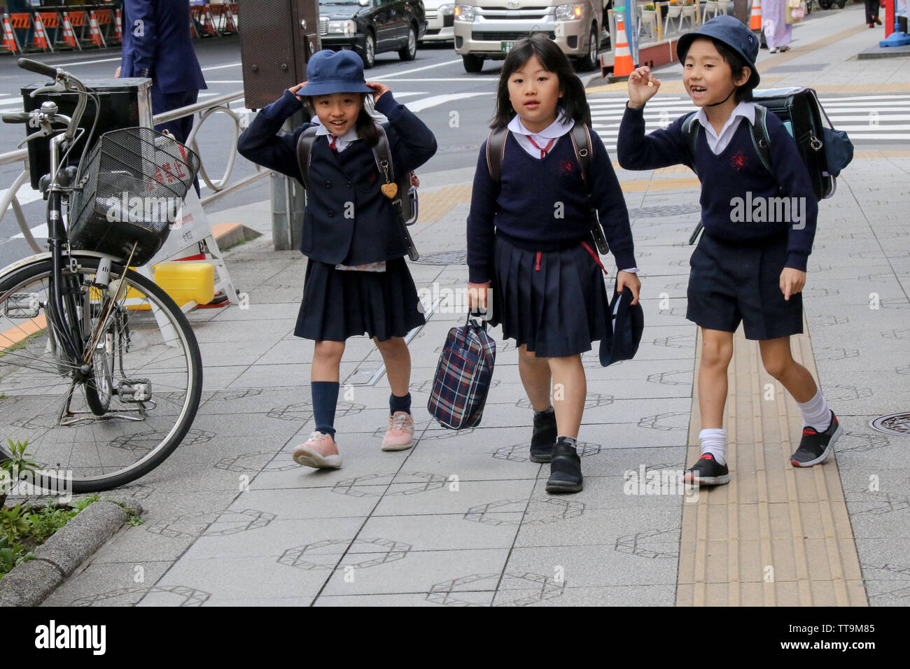 Schoolgirls tokyo japan hi-res stock photography and images - Alamy