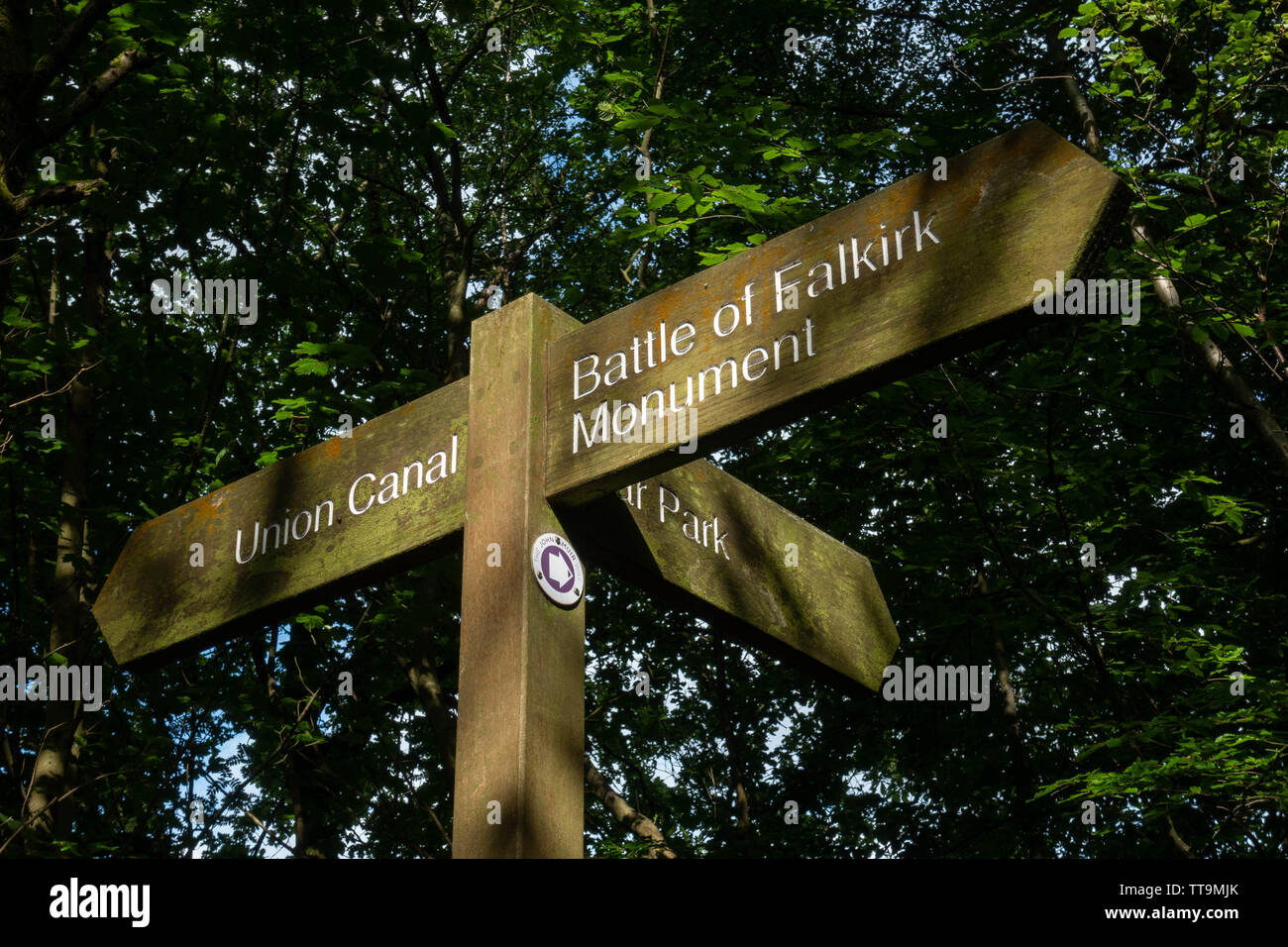 Battle of Falkirk Monument and Union Canal signpost on The John Muir Way long distance footpath, Falkirk, Scotland, UK Stock Photo