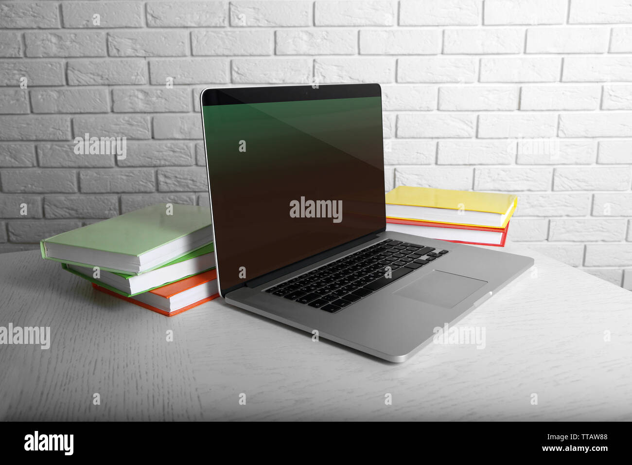 Wooden desktop laptop books hi-res stock photography and images - Alamy