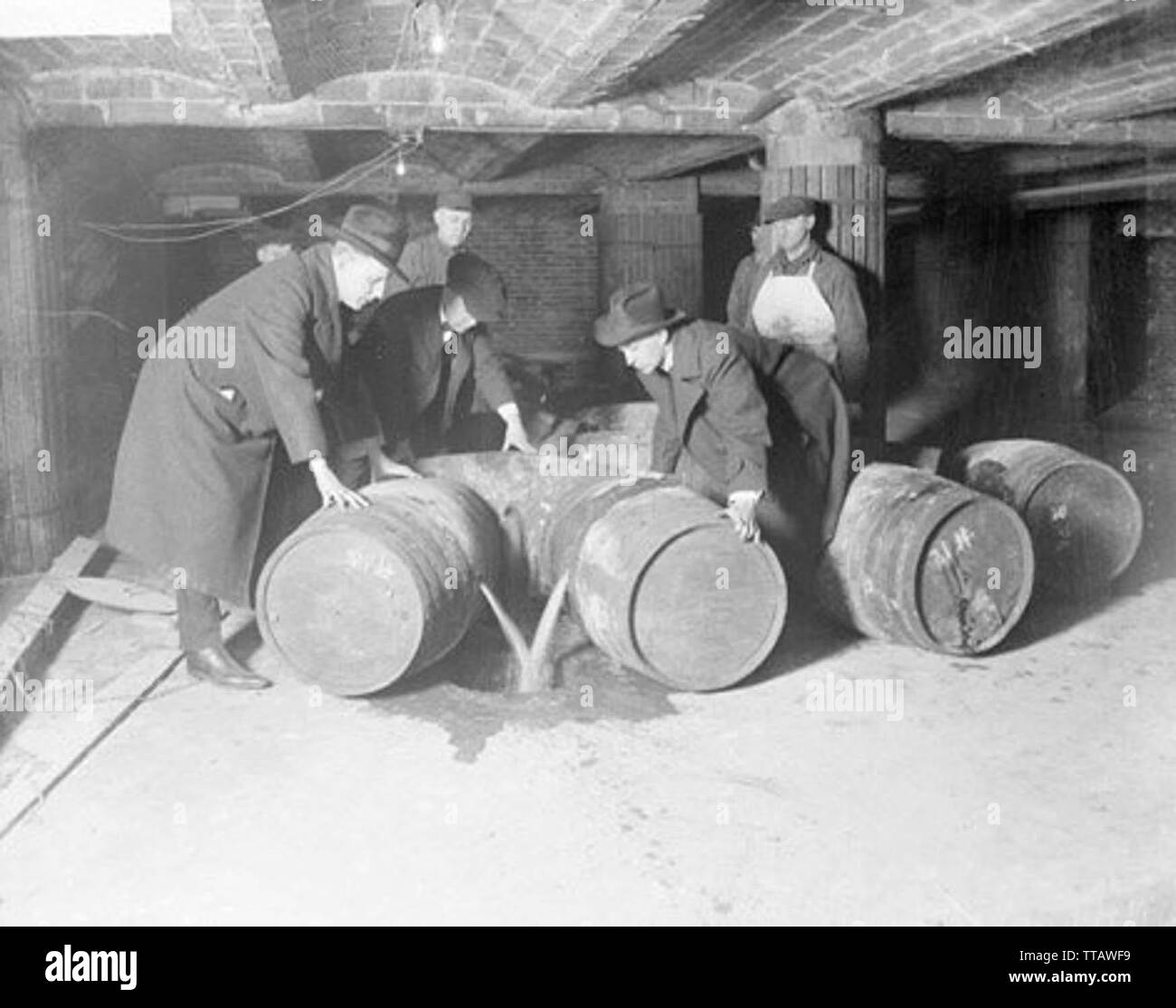 Prohibition agents destroying barrels of alcohol (United States, prohibition era) Stock Photo
