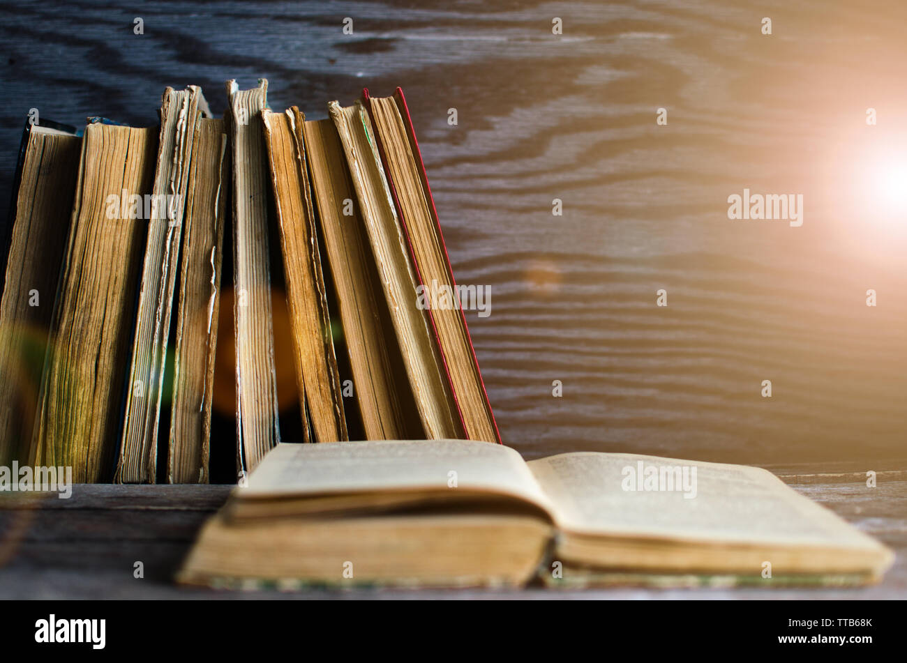 Old wooden table texture hi-res stock photography and images - Alamy