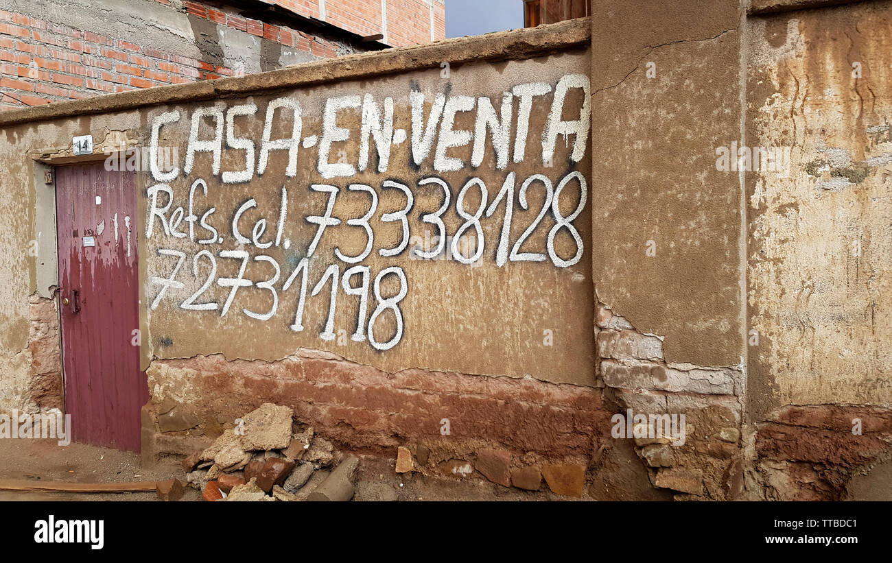Announcement of a house for sale in the Bolivian town of Uyuni at the