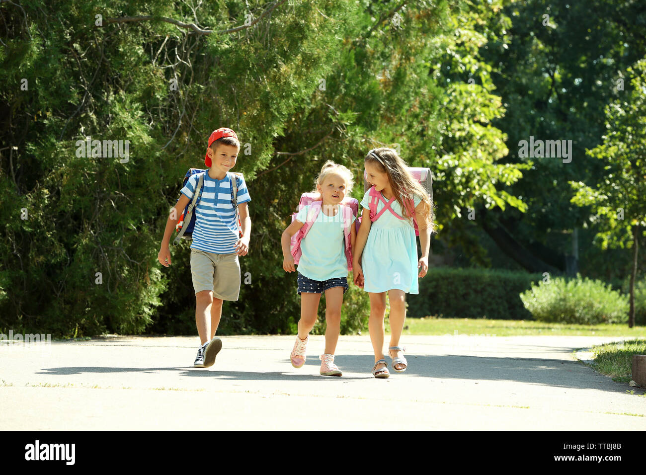 Children with bags hi-res stock photography and images - Alamy