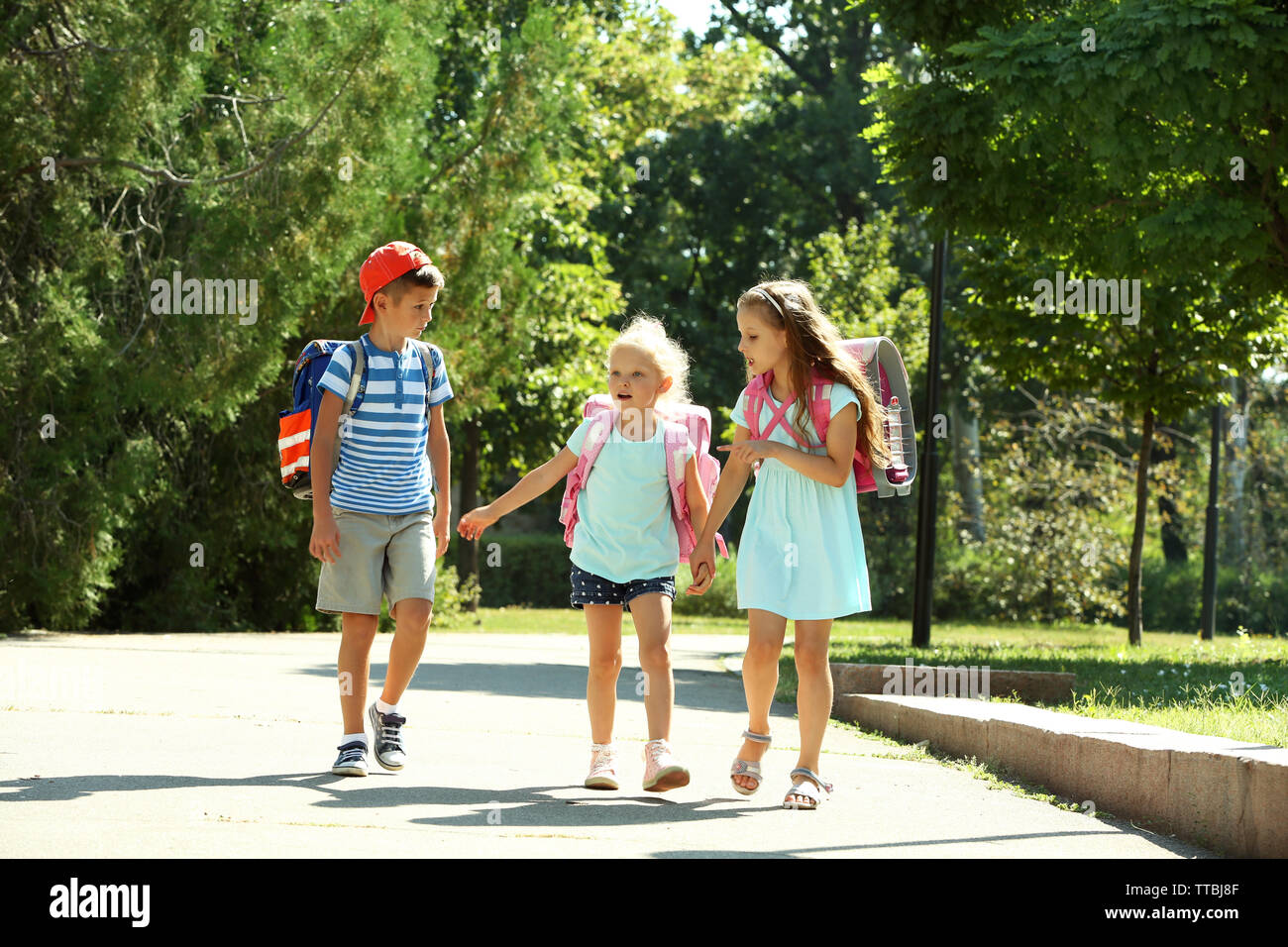Children with bags hi-res stock photography and images - Alamy