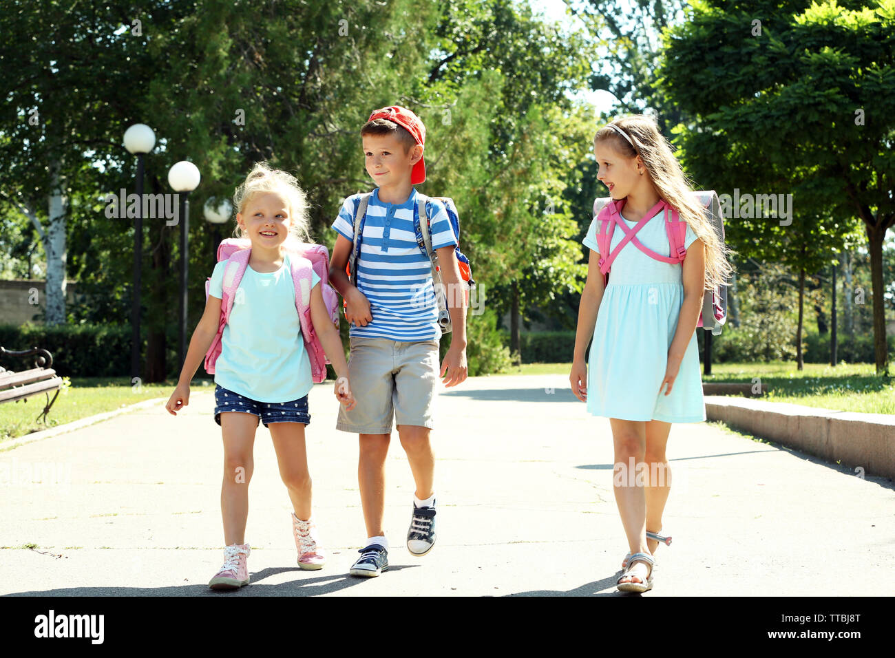 Children with bags hi-res stock photography and images - Alamy