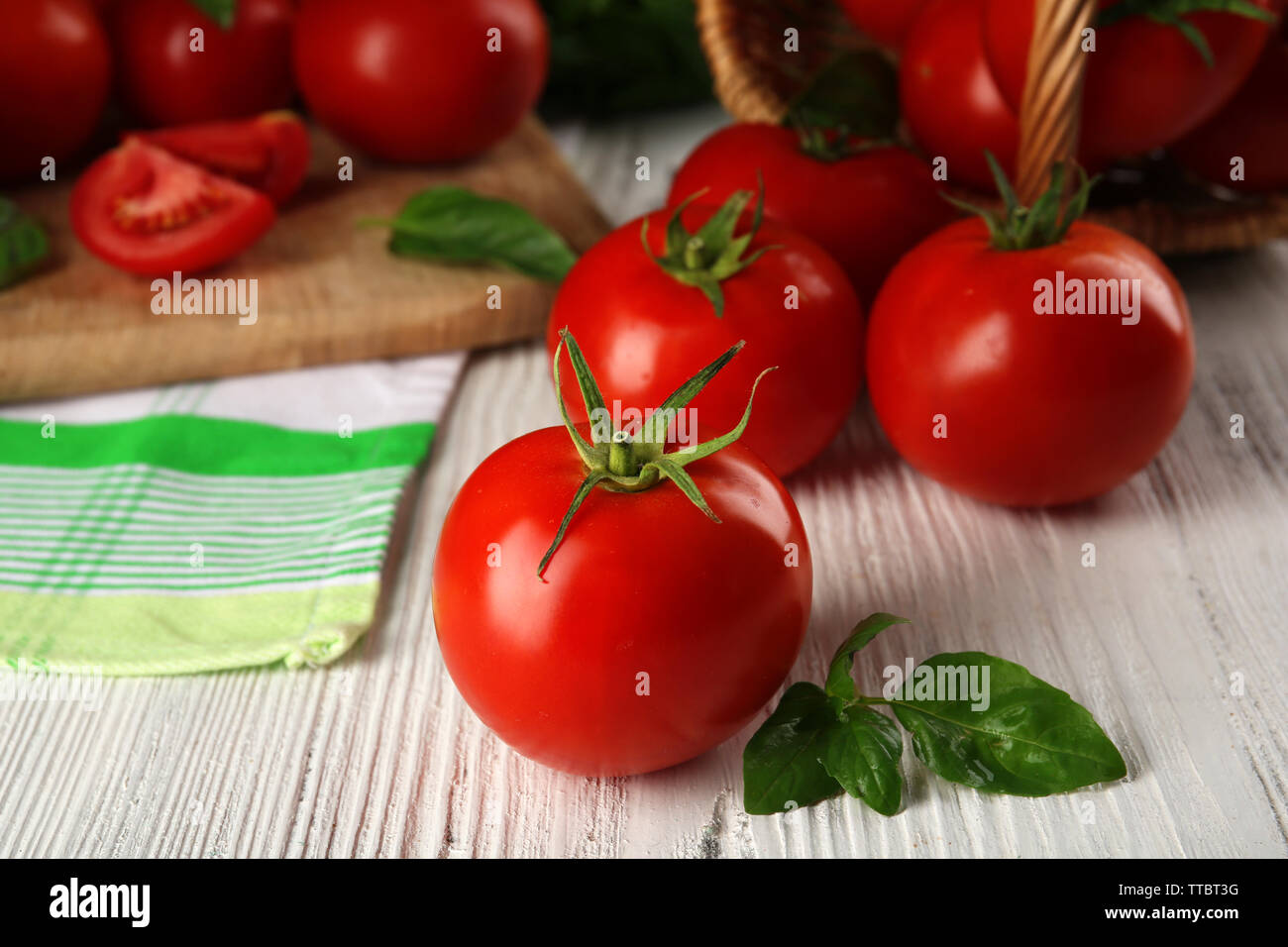 Whole and sliced red tomatoes on cutting board closeup Stock Photo - Alamy