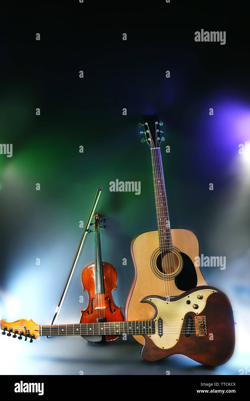 Guitars violin hi-res stock photography and images - Alamy