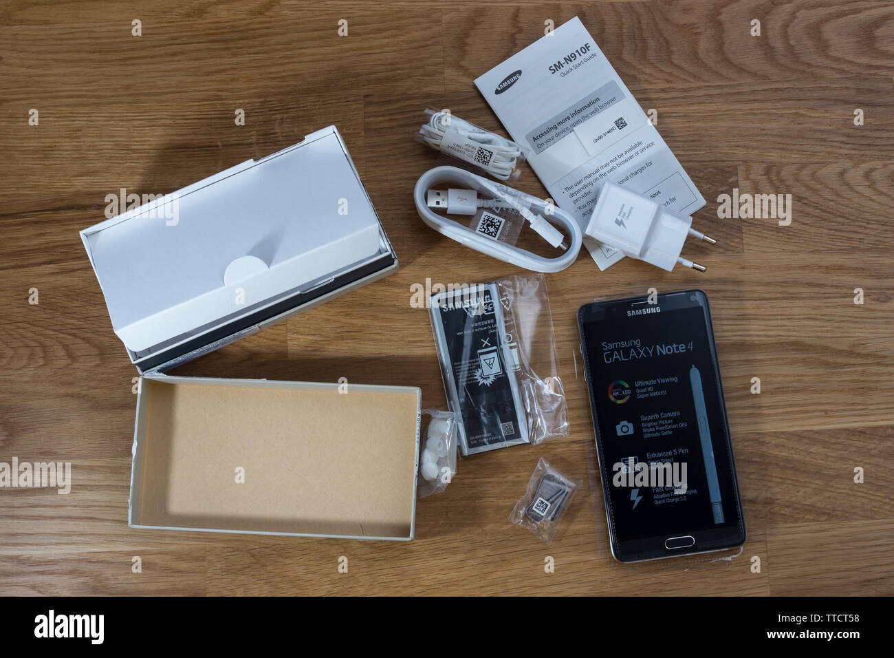 BERLIN - JUNE 10, 2016: Samsung Galaxy Note 4 (SM-N910F). Smartphone with stylus  pen, complete set (USB charger, cable and hardware components) and or Stock  Photo - Alamy