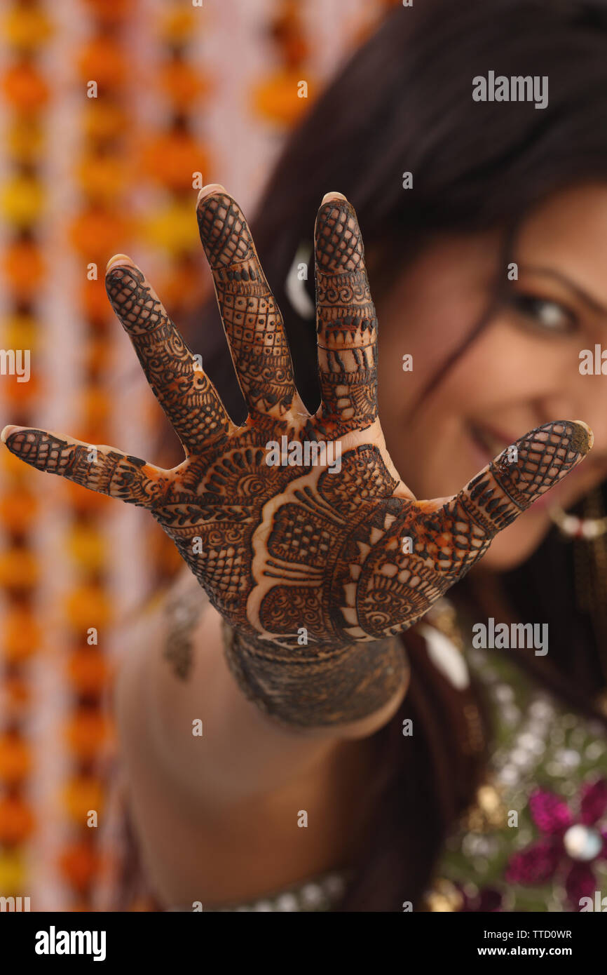 Photo Shoot Tips For Your Mehndi That Can Come In Very Handy For You