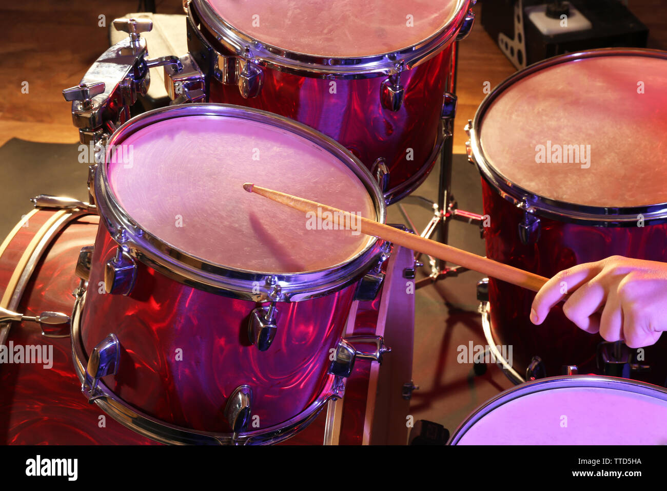 Bongo drums black hands hires stock photography and images Alamy