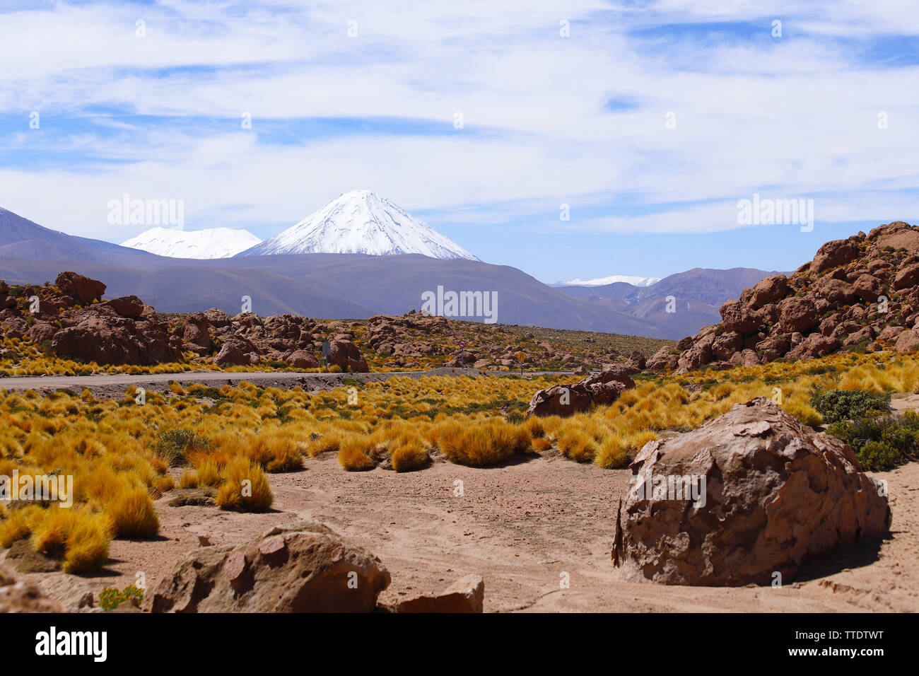 Landscapes of the Atacama Desert: view of Licancabur volcano along the road to the El Tatio geysers near the Termas de Puritama, Atacama Desert, Chile Stock Photo