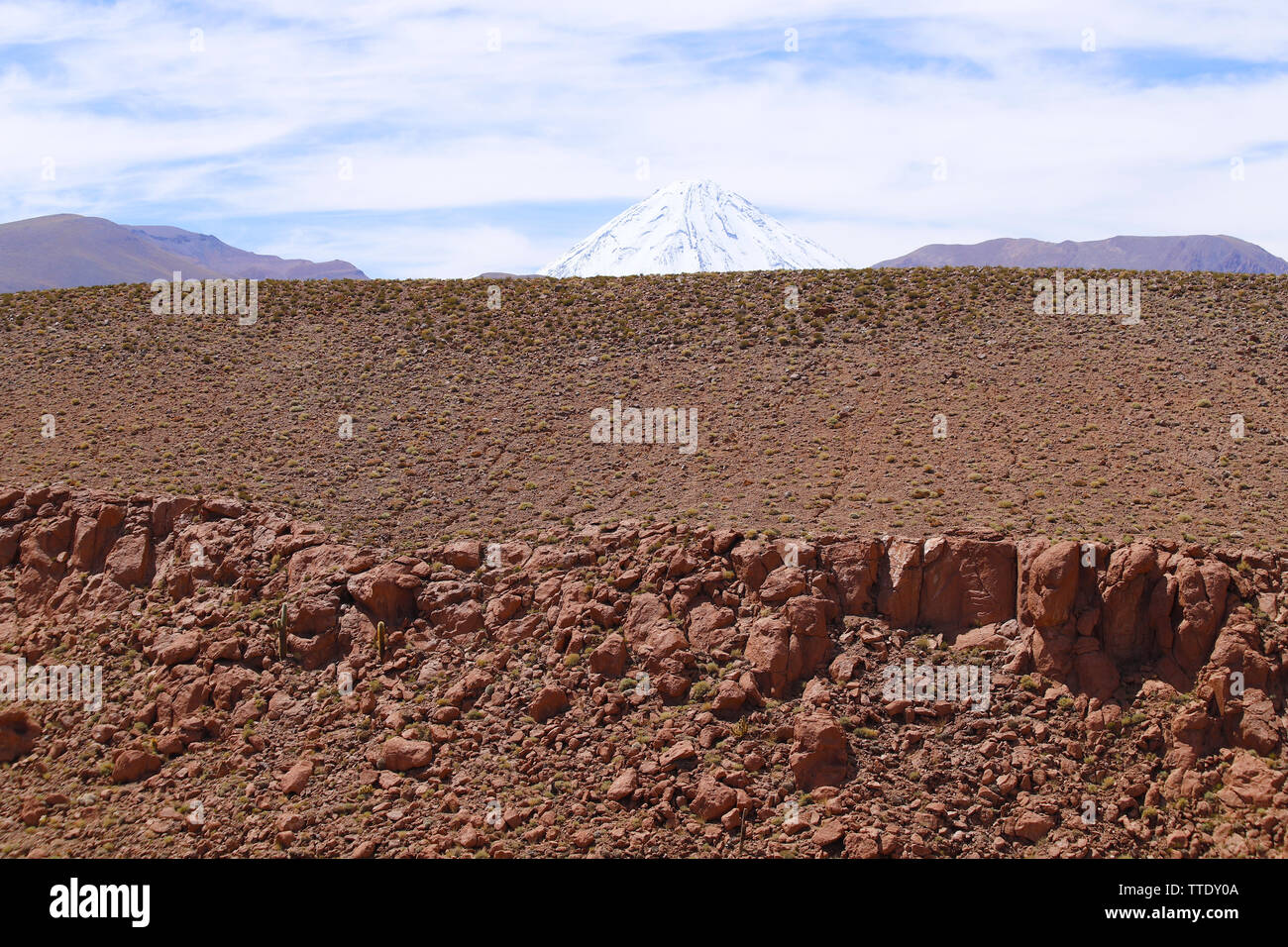 Landscapes of the Atacama Desert: canyon and volcanoes along the road to the El Tatio geysers near the Termas de Puritama, Atacama Desert, Chile Stock Photo