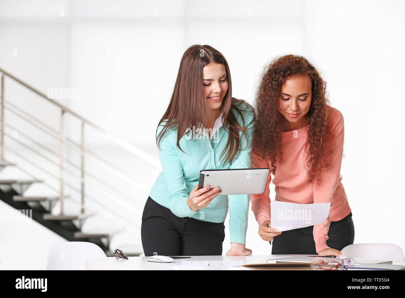 Portrait two pretty businesswomen hi-res stock photography and images ...