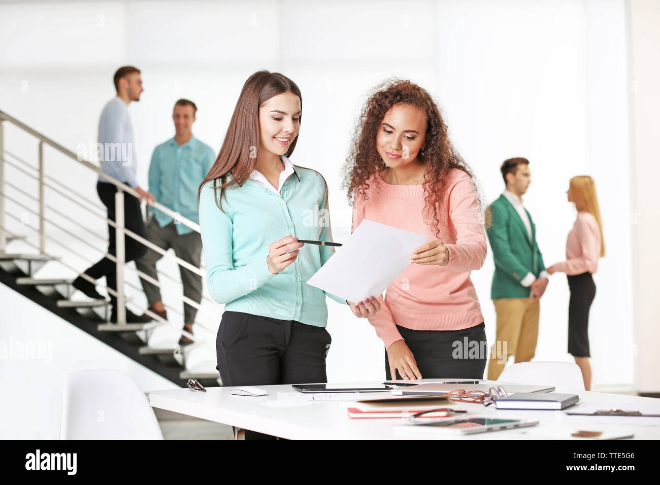 Portrait two busy businesswomen hi-res stock photography and images - Alamy