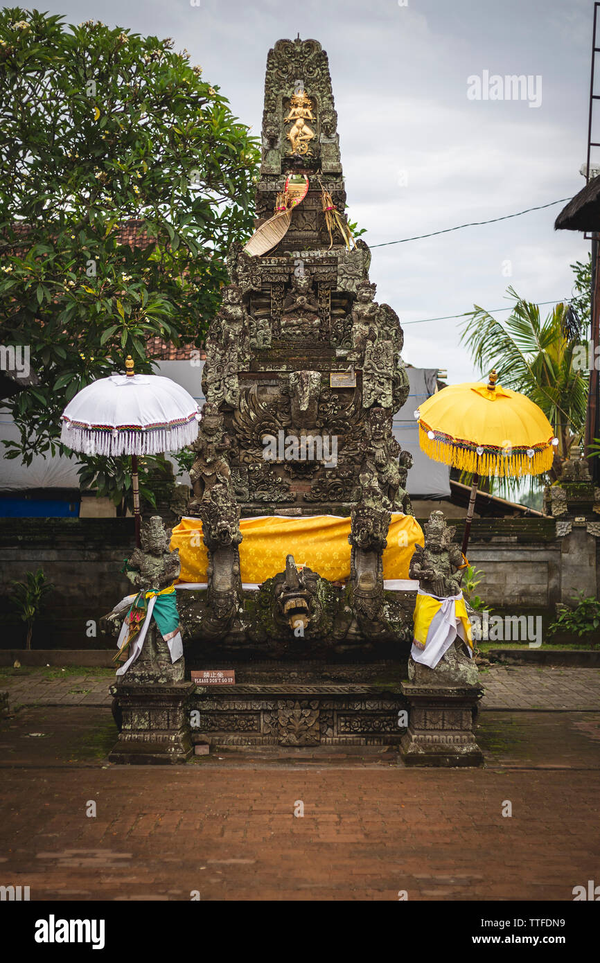 Bali temple altar hi-res stock photography and images - Alamy