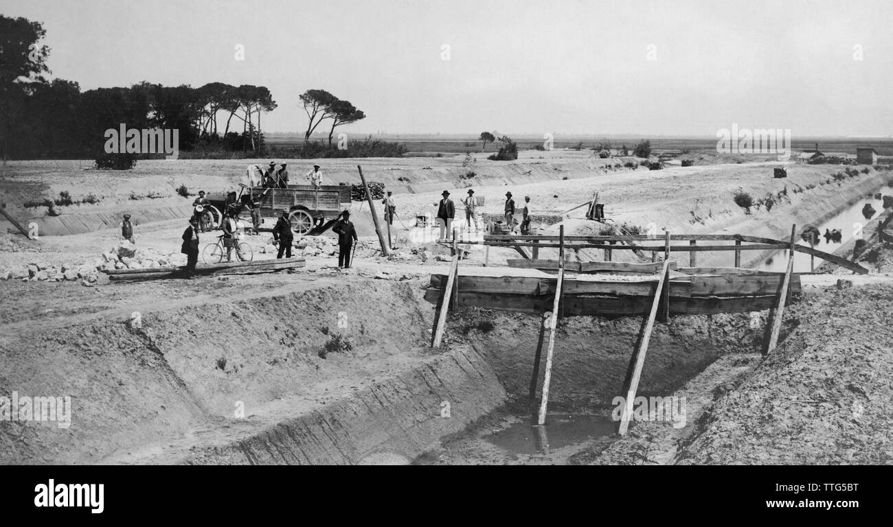 italy, tuscany, coltano, land reclamation work, 1921 Stock Photo