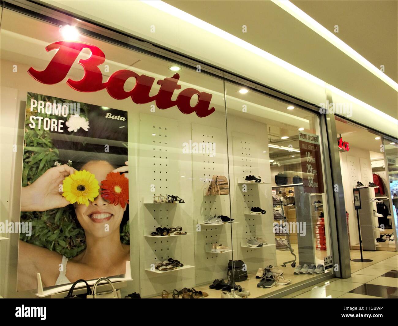 BATA SHOES STORE ENTRANCE IN LEONARDO SHOPPING CENTER IN ROME Stock Photo -  Alamy