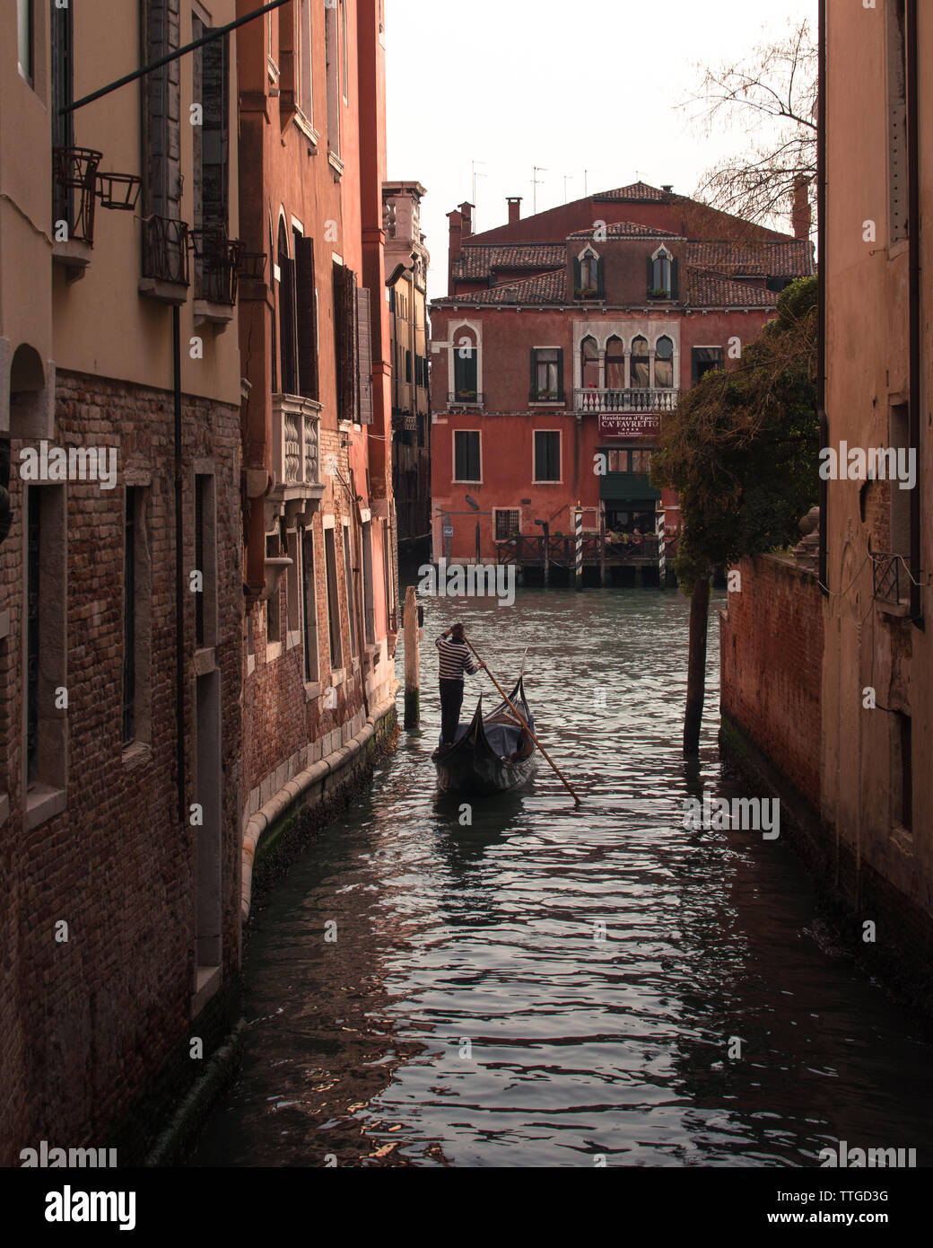 Gondola reflection venice hi-res stock photography and images - Alamy