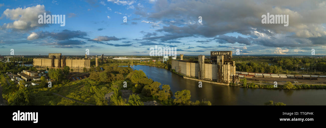 Buffalo River, Old Grain Elevators, Buffalo, New York Stock Photo Alamy