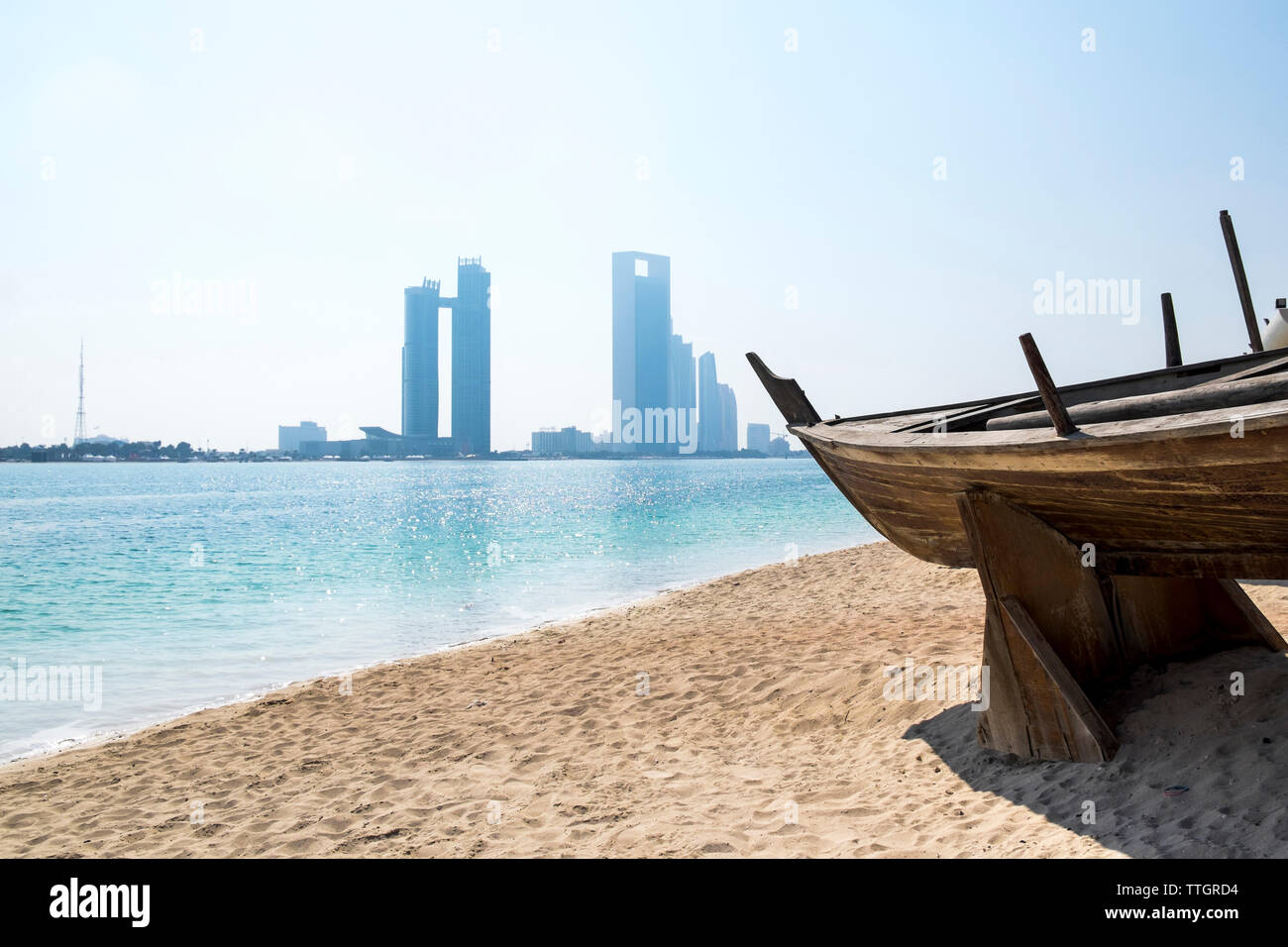 Old boat wooden beach hi-res stock photography and images - Alamy