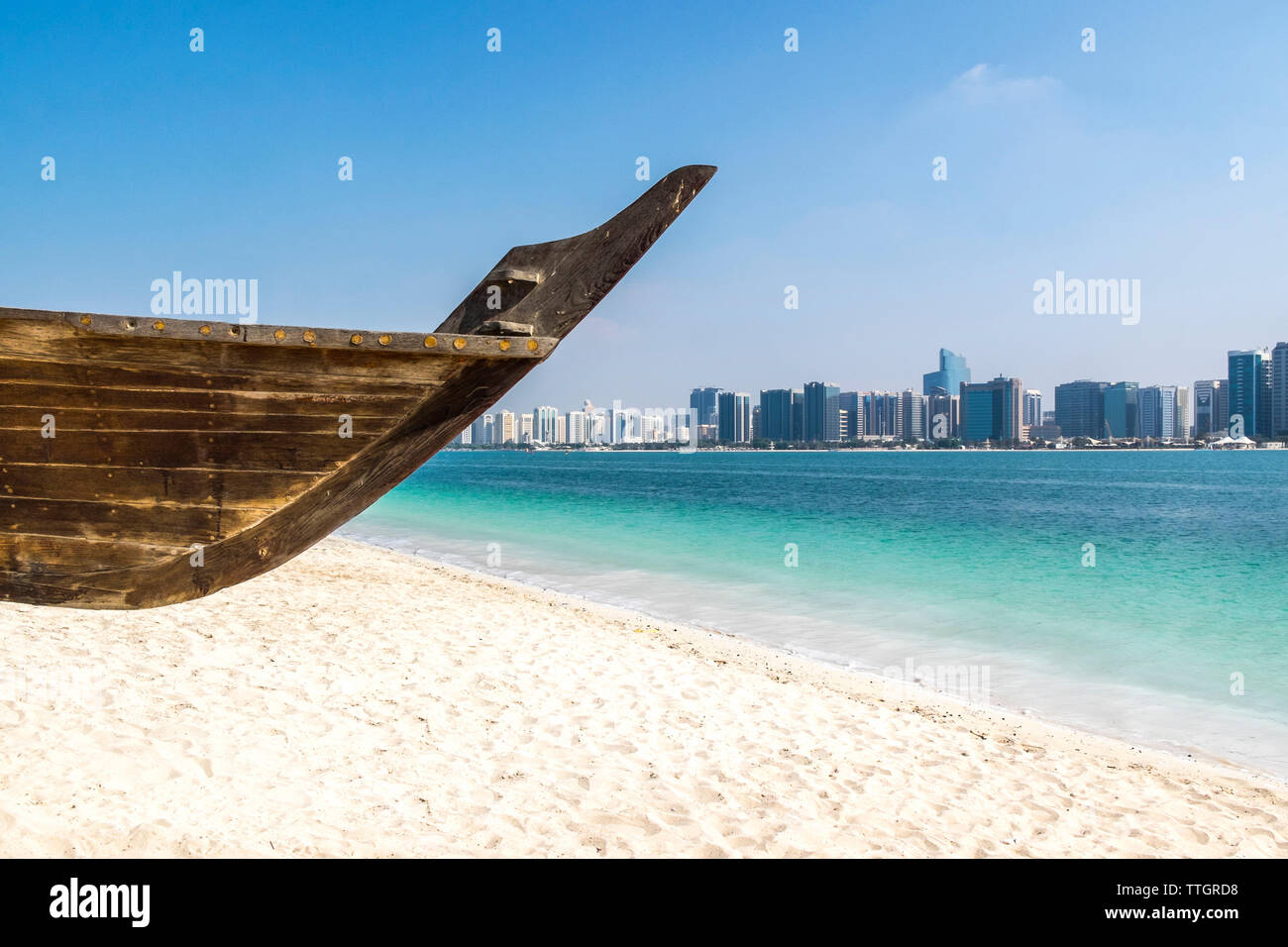 Old boat wooden beach hi-res stock photography and images - Alamy
