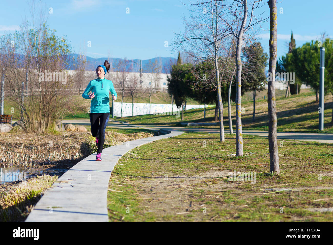 40 years old woman jogging hi-res stock photography and images - Alamy