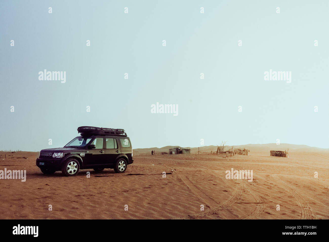 An off-road vehicle parked in the desert Stock Photo - Alamy